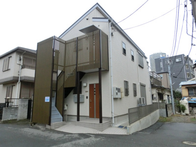 【外観】 | メゾン・ド・グレイス | 右側の南面にも窓がたくさんあります