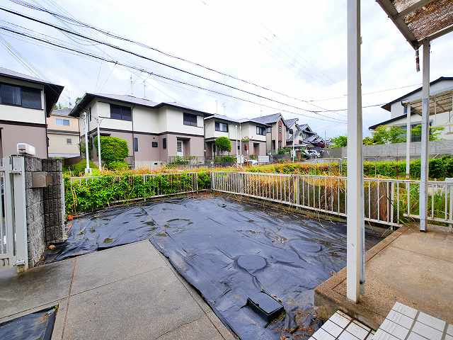 ガーデンヒルズ高の原　9棟の庭
