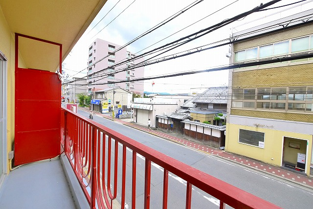 さやか杉ヶ町マンションの展望|交通量の多い道路沿いです