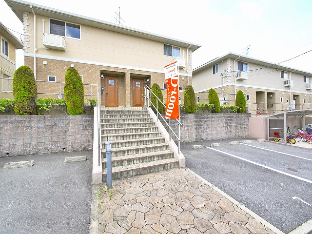 リビングタウン州見台Bのエントランス|ハイクラスなエントランスです