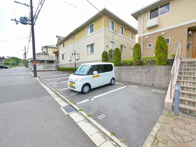 リビングタウン州見台Bの駐車場|お車をお持ちの方はコチラへ停めて下さい