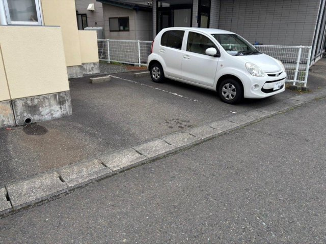 セラフィックマンション310の駐車場