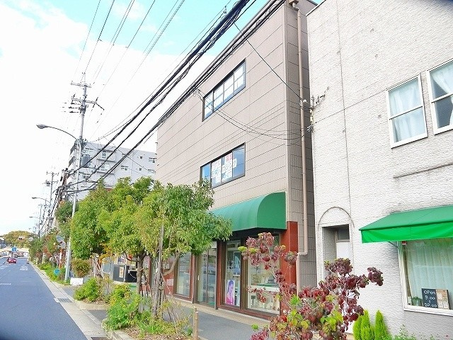 信貴ビルの外観