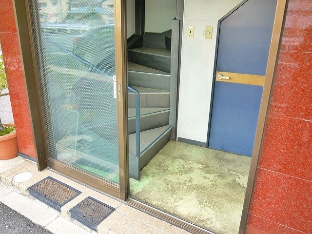 信貴ビルの外観