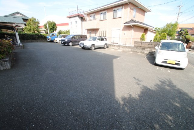 サンライズ高野内の駐車場