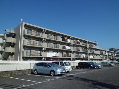 【外観】 | ピュアタウン北本町 | ピュアタウン北本町　鉄筋コンクリート造４階建　前が駐車場なので、視界が開けています　