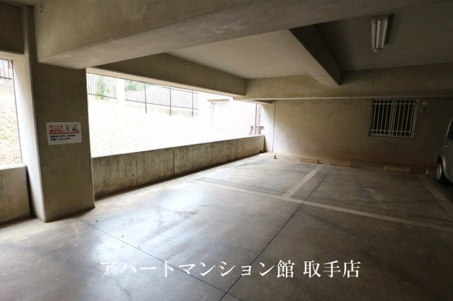 エクラットの駐車場