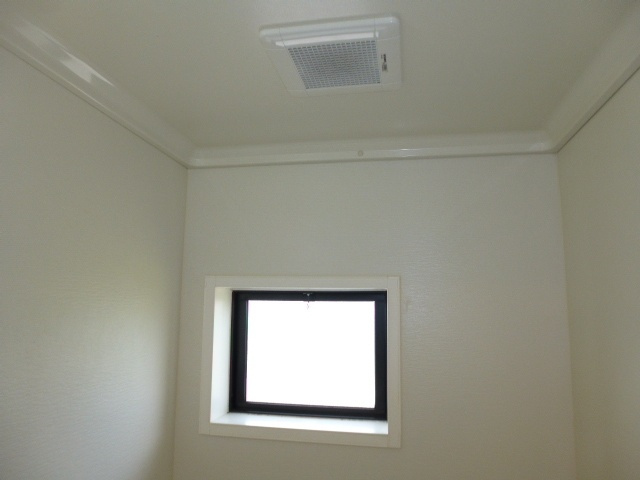 シャルマン笹沖Bの浴室|浴室窓・換気扇