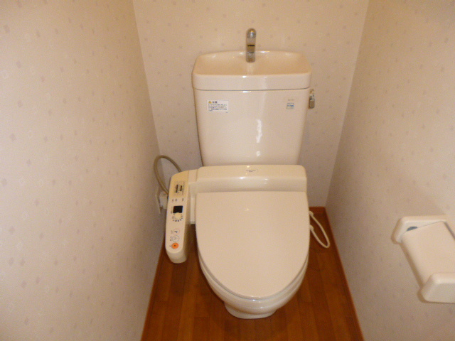 シャルマン笹沖Bのトイレ|シャワー付きトイレ