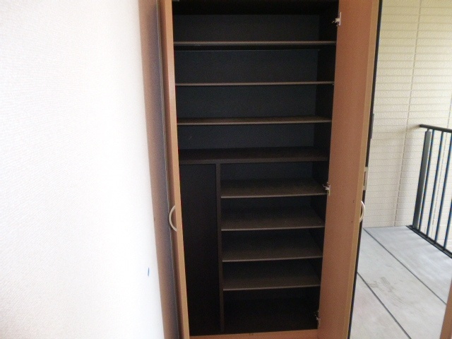 シャルマン笹沖Bの玄関|シューズボックス