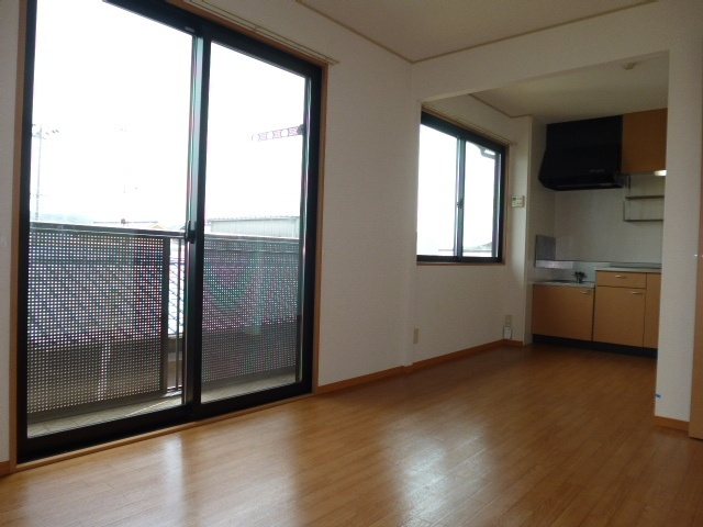 シャルマン笹沖Bの居間・リビング