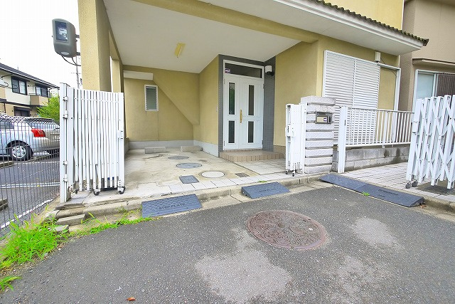 富谷邸の駐車場