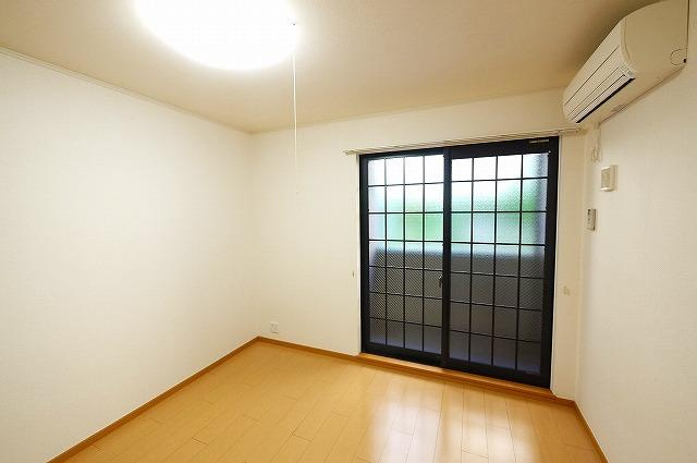 阪奈コーポの洋室|きれいな洋室です