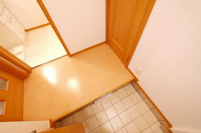 阪奈コーポの玄関|収納もある玄関です