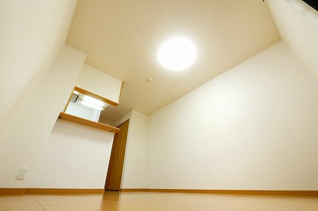 阪奈コーポの洋室|落ち着いた色調の洋室です