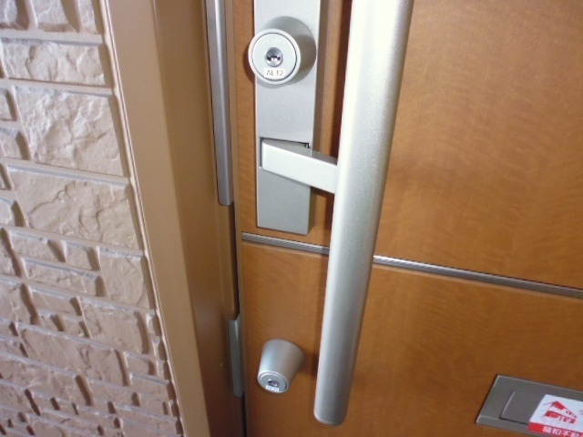 ラ・パルテール中畝の玄関|Ｗロックオプナスキー