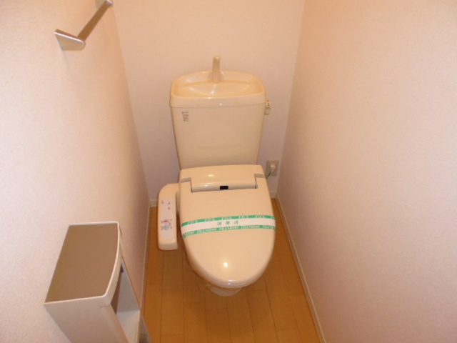 倉敷市中畝５丁目のアパートのトイレ|シャワー付きトイレ