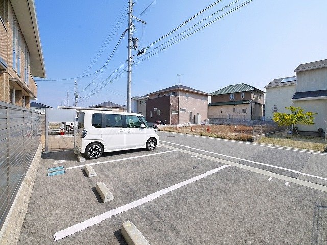 Fiore城山台　Westの駐車場|カースペースがあります