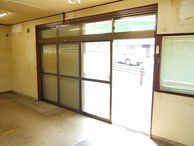 中山西3丁目店舗のエントランス
