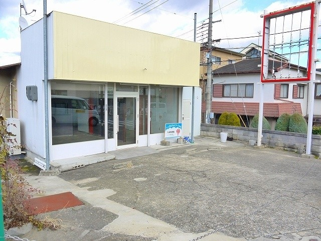赤田町店舗の駐車場