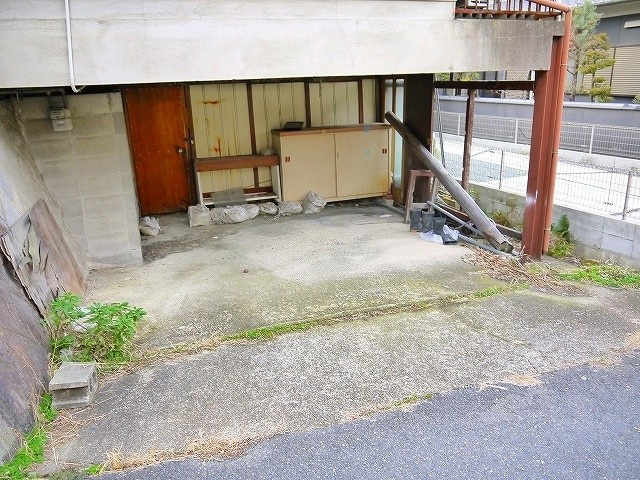 赤田町店舗の駐車場