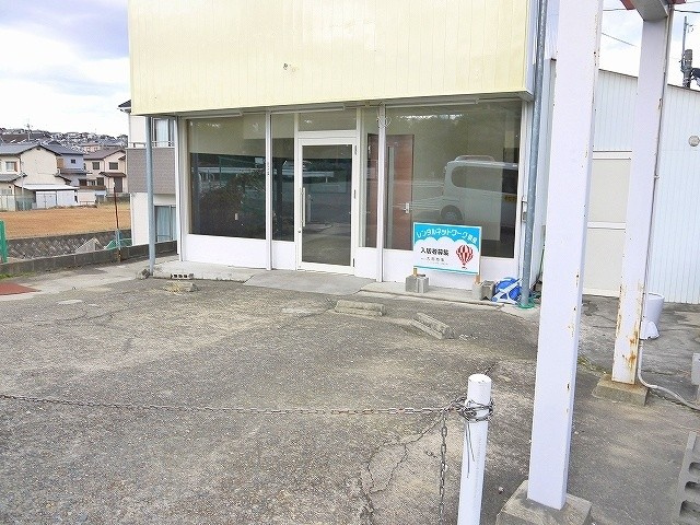 赤田町店舗の駐車場