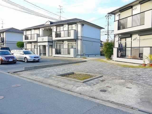 ファミール寺田Cの駐車場
