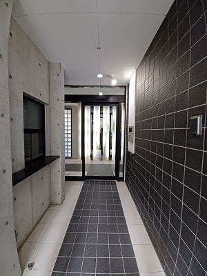 【エントランス】 | トライアングル旗の台