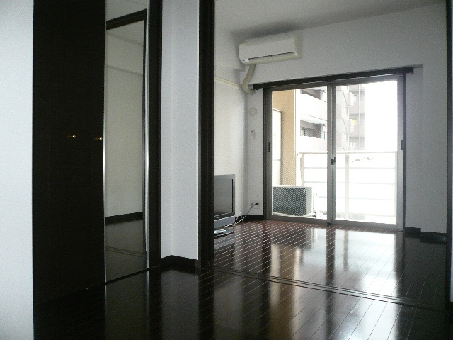 アイ・セレブ薬院の洋室|アイ・セレブ薬院 (2K) 洋室
写真は同タイプのお部屋です。