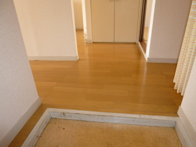 倉敷市新田のアパートのエントランス