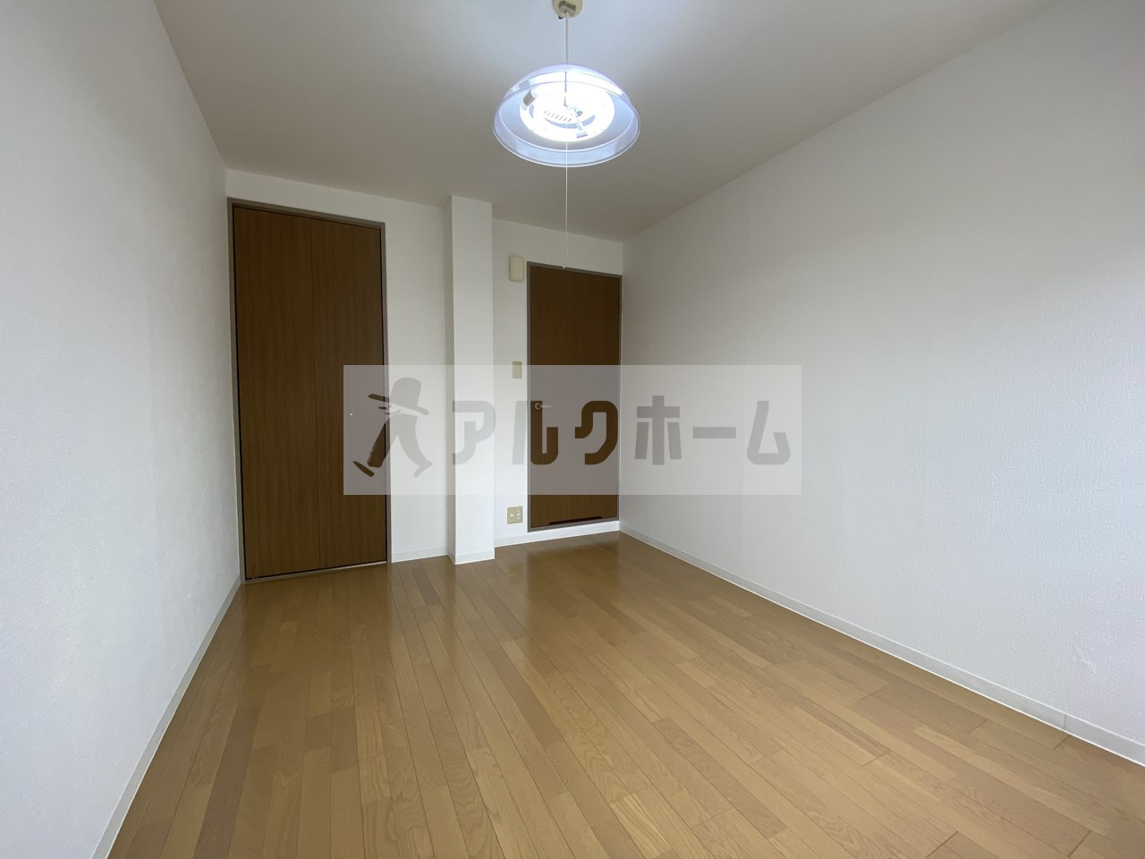 コンフォート本町の居間・リビング|コンフォート本町　洋室