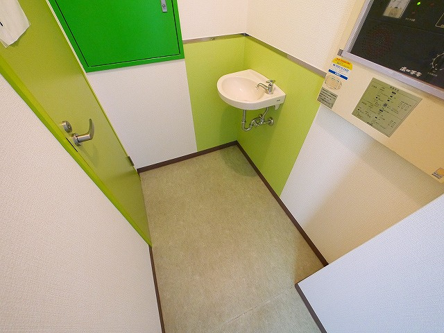 ブレスト一番館のその他共用部分|洗面台もついてます。
