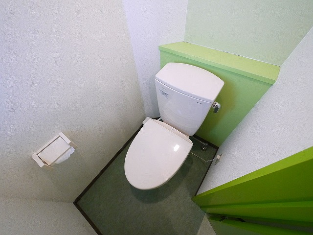 ブレスト一番館のトイレ|落ち着いた色調のトイレです
