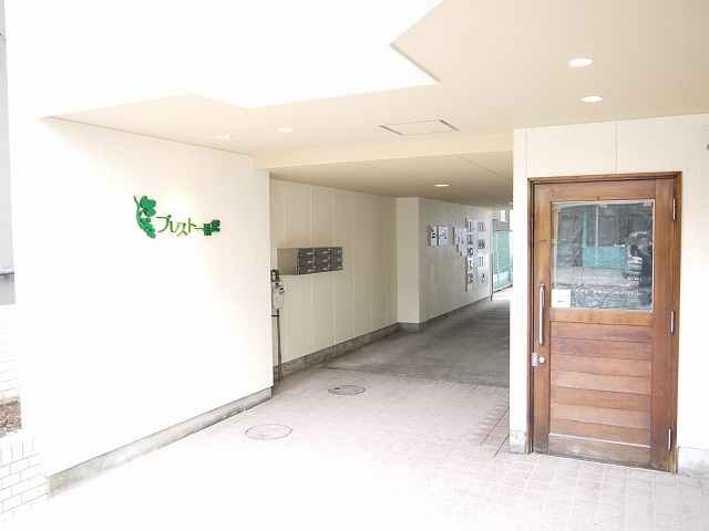ブレスト一番館のエントランス
