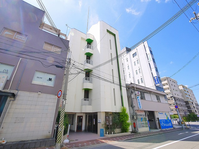 ブレスト一番館の外観