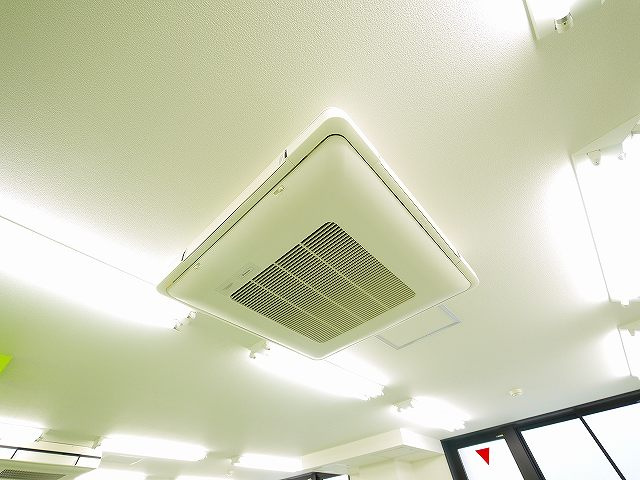 ブレスト一番館の設備|エアコン