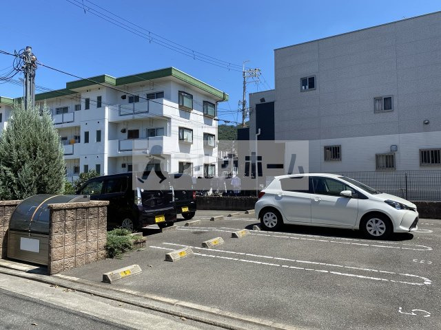 サンハイム法善寺の駐車場