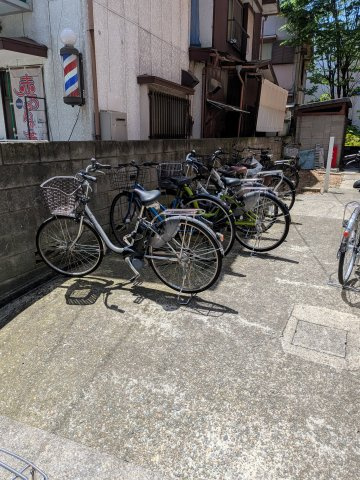 【その他共用部分】 | グロリアマンション | 自転車置き場です