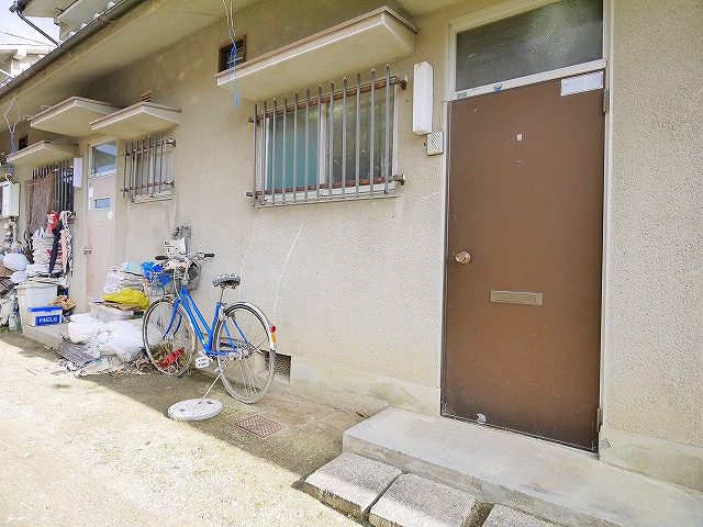 疋田町4丁目貸家のエントランス