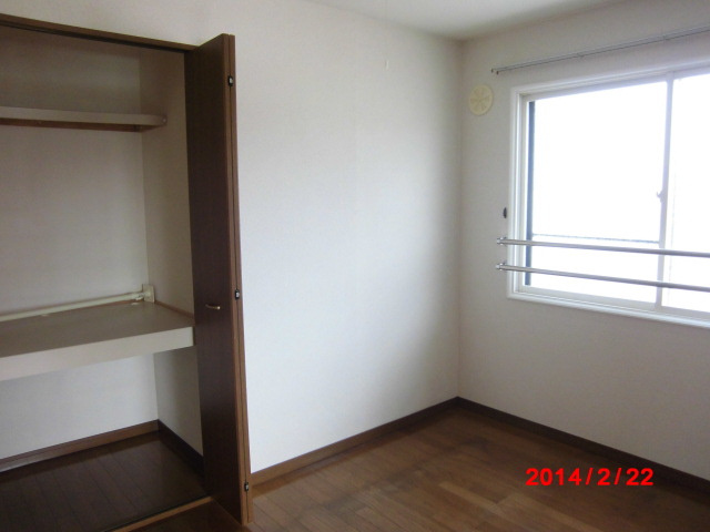 サンライズ住吉の洋室