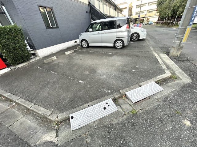 ディアス八桜Ⅱの駐車場