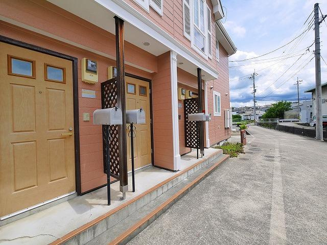 ラフィーネ俵口Bのエントランス|毎日通るエントランスはこのようになっています