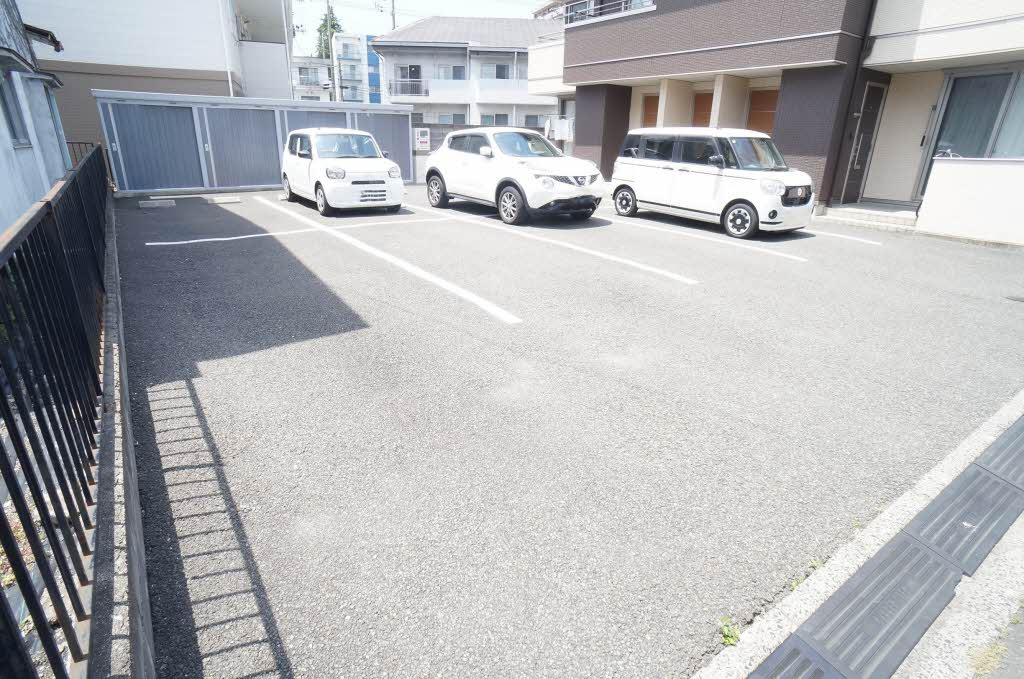 ＴｒｉＭ志家町の駐車場