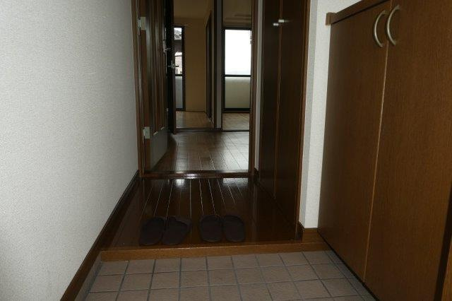 ロイヤルハイツ692の玄関