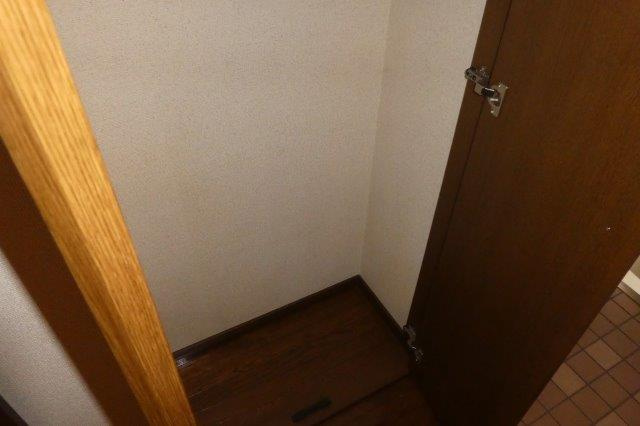 ロイヤルハイツ692の収納|廊下収納
