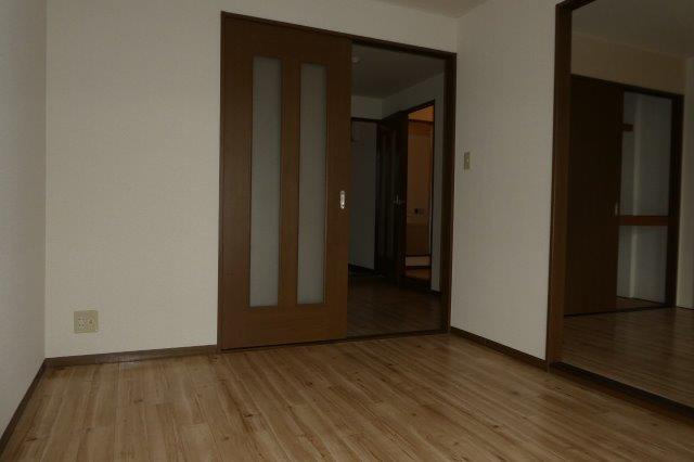 ロイヤルハイツ692の内装|洋室