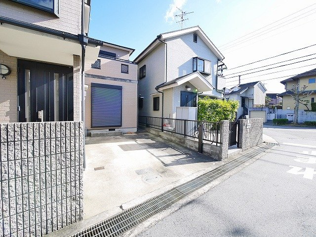 樋口邸の駐車場