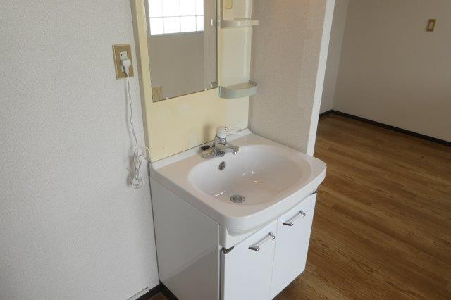 コーポ吉備路Ｃの独立洗面台