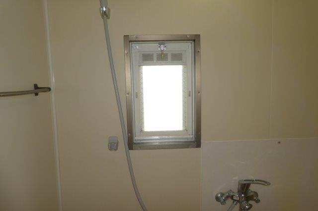 コーポ吉備路Ｃの浴室|浴室窓