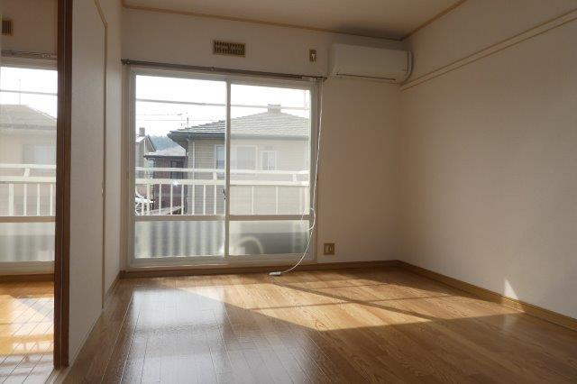 コーポ吉備路Ｃの居間・リビング|洋室